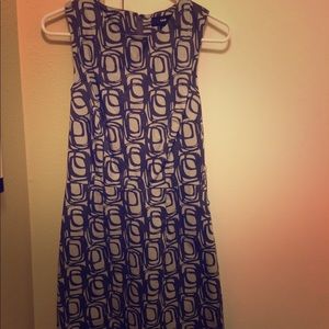 The dress is below the knee